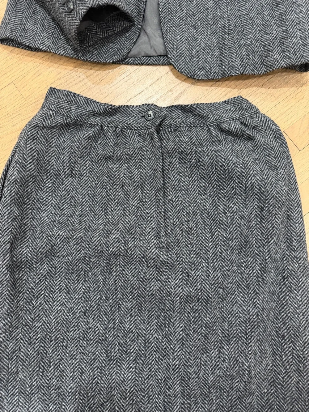 Vintage women’s wool blazer and pencil skirt size small
